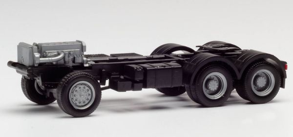 HER085120 - IVECO Trakker 6x6 chassis - 2 pieces - 1