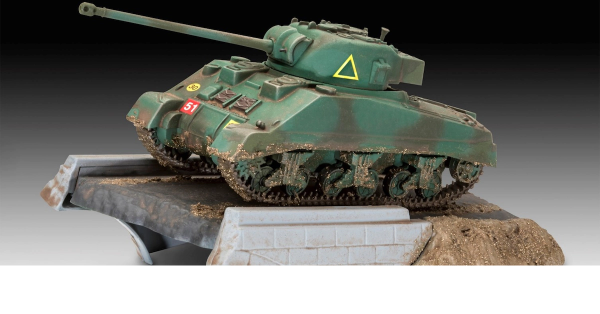 REV03299 - Diorama set - SHERMAN FIREFLY to assemble and paint - 1