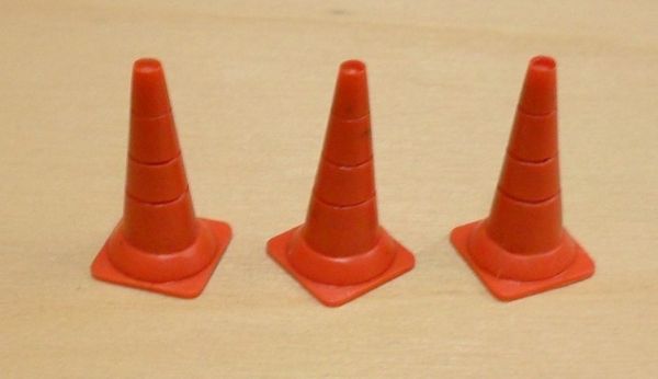 ART04620 - 3 construction cones - 1