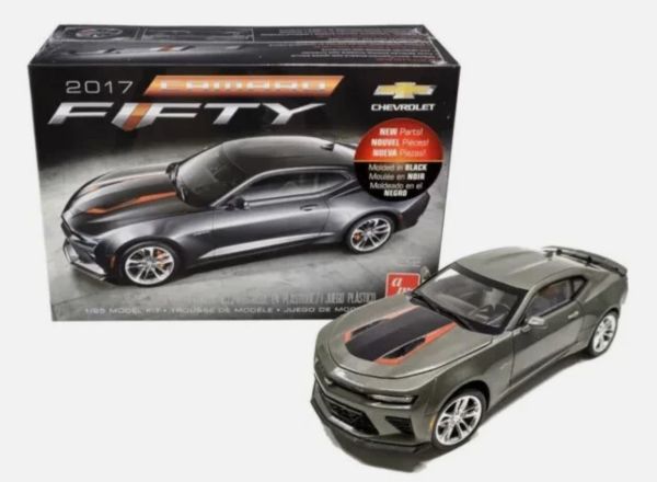 AMT1035M/12 - CHEVROLET Camaro 2017 Grey - 50th Anniversary to assemble and paint - 1