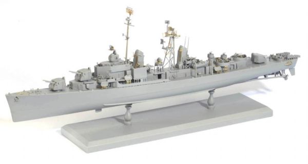 DRA1046 - Destroyer USS Chevalier DD-805 Gearing Class 1945 to be assembled and painted - 1