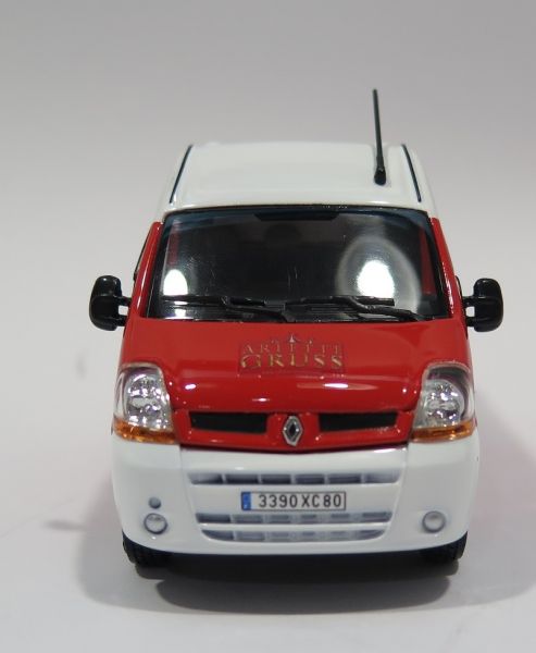 ELI114402 - RENAULT Master - Cirque Arlette GRUSS 2011 red - 1