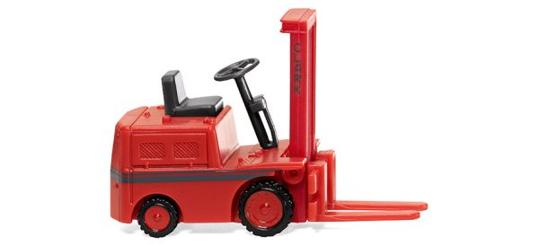 WIK117102 - CLARK red forklift - 1