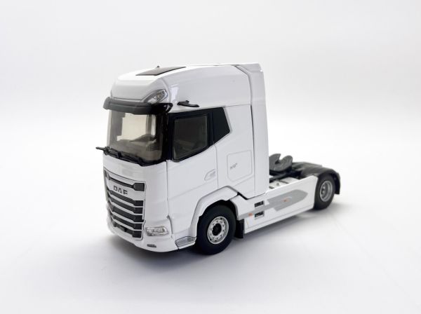 ELI117564 - DAF XG+ 4x2 white - 1