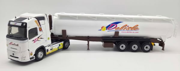 ELI118833 - VOLVO FH Aero 4x2 with spray tanker DELISLE - 1