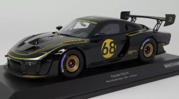 MNC155067568 - PORSCHE 935/19 2020 Black with gold stripes - 1