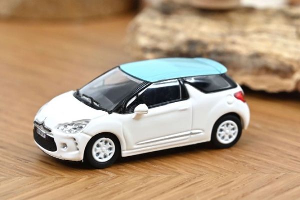 NOREV155254 - CITROEN DS3 2010 White Ice floe and roof Blue Boticelli - 1