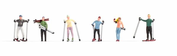 NOC15827 - 6 Skiers with accessories - 1
