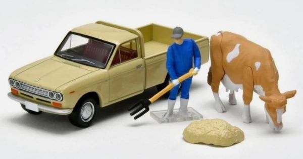TOMLV-195D - DATSUN 1300 with farmer and cow - 1