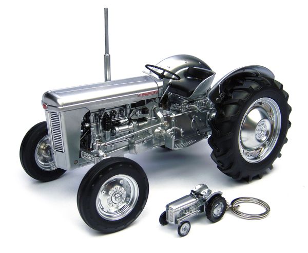 UH4862 - FERGUSON TO 35 Chromed With key ring 60 eme Anniversaire 999 Ex - 1