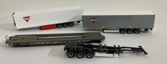 HER1798 - Set of 3 Trailers and a PNO Wagon - 1