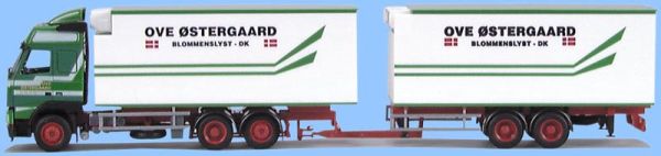 AWM5881.01 - Volvo 420 FH12 Globetrotter 6x4 rigid with 2-axle trailer 