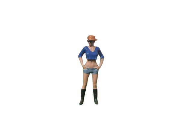 ATLAN32023_BLEU - Woman standing with blue hat and sunglasses - 1