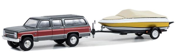 GREEN32290-B - 1987 CHEVROLET Suburban K20 Silverado with trailer and boat from the Hitch & Tow series in blister pack - 1