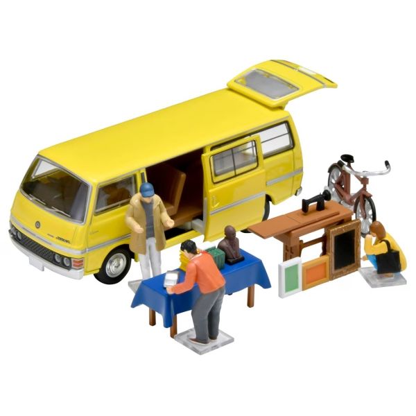 TOM325246 - Flea market with yellow NISSAN Homy Van and accessories - 1