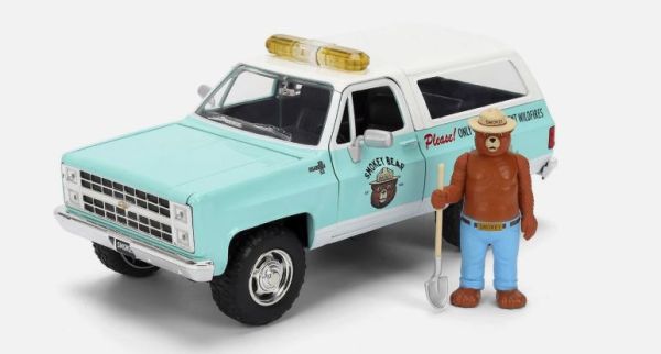JAD36294 - 1980 Chevrolet Blazer Blue with Smokey Bear Figurine - Hollywood Rides - 1