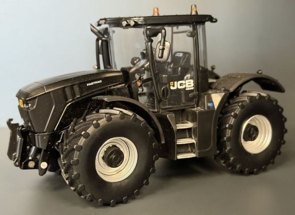 BRI43453BS - JCB Fastrac 4220 Black with grey rims – Limited to 750 units - 1