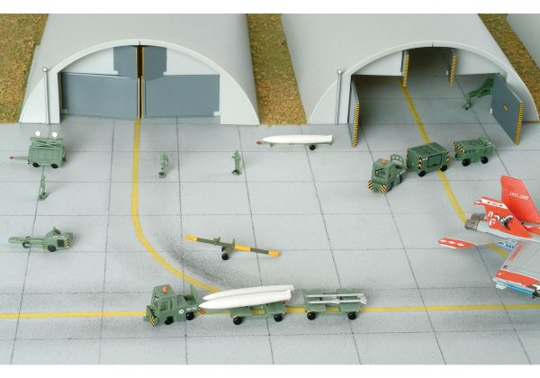 HER551687 - Ground Support Team - 1