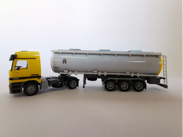AWM53267 - MB Actros L Tank-SZ 