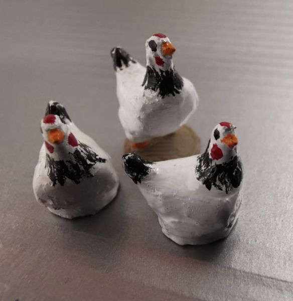 UM201 - Lot of 3 hens - 1