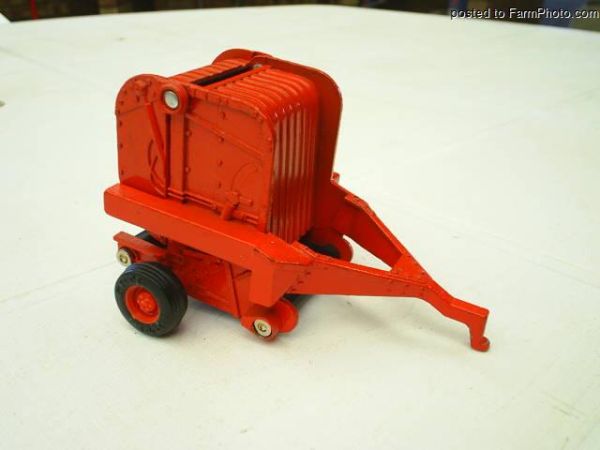 ERT1954 - CASE round baler - 1