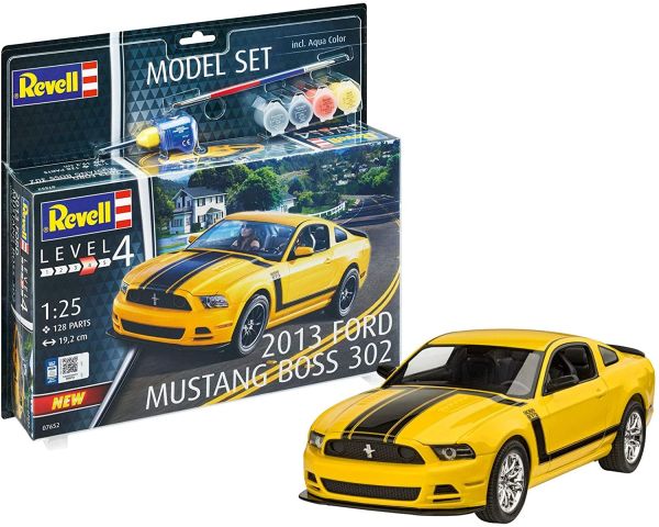 REV67652 - Model set FORD Mustang boss 2013 with painting to assemble - 1