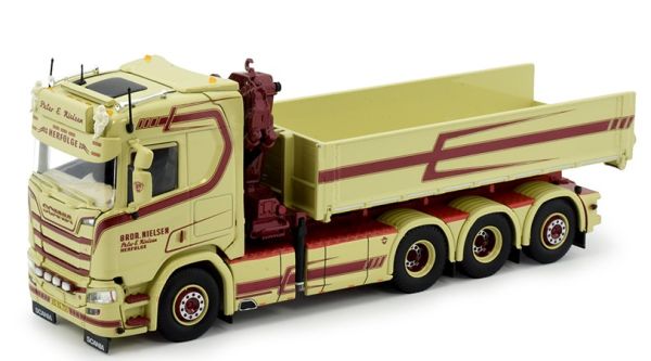 TEK81597 - SCANIA R 8x4 forwarder with ampliroll and unloading crane PETER E. NIELSEN - 1