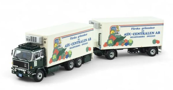 TEK83198 - VOLVO F89 6x2 refrigerated truck with BÖRJE JÖNSSON 1+1 axle trailer - 1