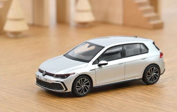 NOREV840139 - 2020 VOLKSWAGEN Golf GTI – Reflex Silver - 1