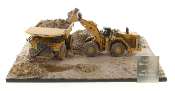 DCM85762 - Set - CATERPILLAR 994K Loader with CATERPILLAR 797 Dumper - 1