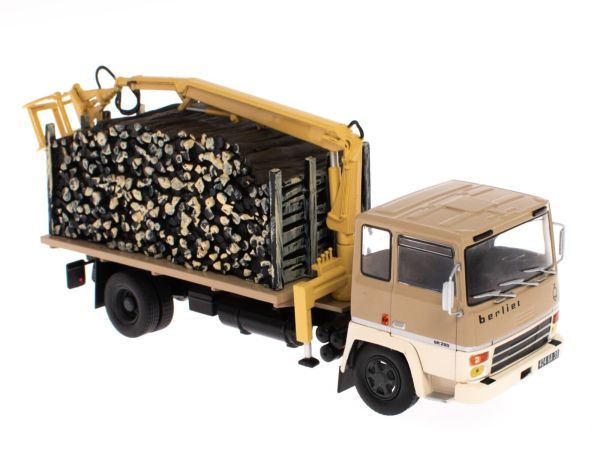 G111A036 - BERLIET GR 280 4x2 Wood transport with hydraulic crane (not functional) - 1
