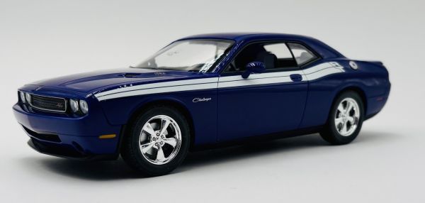 AMT697/12 - Purple 2010 Dodge Challenger R/T - 1