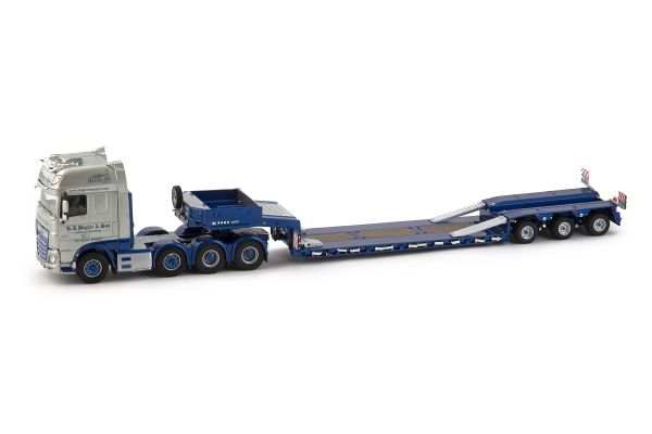 IMC33-0103 - DAF XF SSC 8x4 with GOLDHOFER 3-axle BUGLER low loader - 1