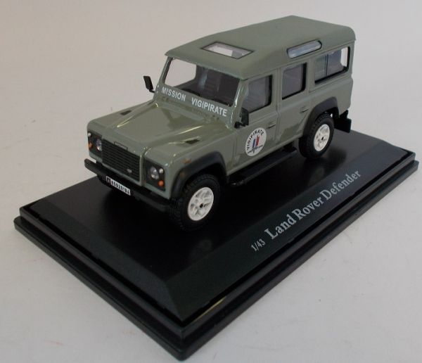 CAR4-53242 - LAND ROVER Defender long grey Mission Vigipirate - 1