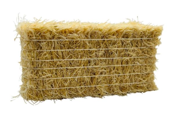 CW0279 - Square straw bale with white string - 7.8 x 3.7 x 2.2 cm - 1