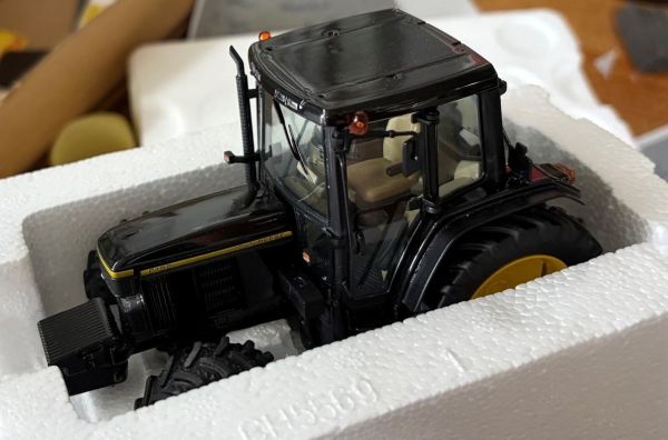 CW0308 - JOHN DEERE 6100 Noir - 1
