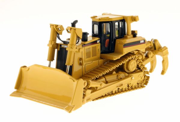 DCM85099 - Track type tractor CATERPILLAR D8R with driver - 1