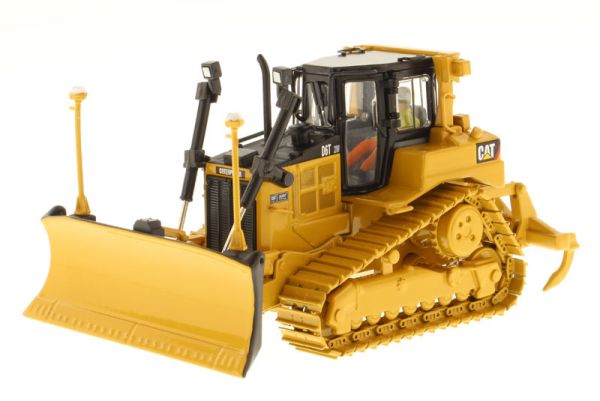 DCM85197 - CATERPILLAR CAT D6T track-type tractor with driver and metal box - 1