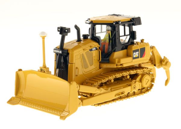 DCM85224 - Tractor dozer CATERPILLAR CAT D7E with driver and metal box - 1