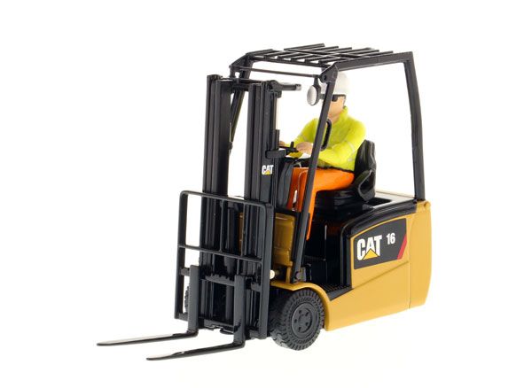 DCM85504 - Lift truck CATERPILLAR CAT EP16 with driver - 1