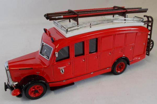 THO5321 - SAURER 3CT1D fire truck with accessories - 1