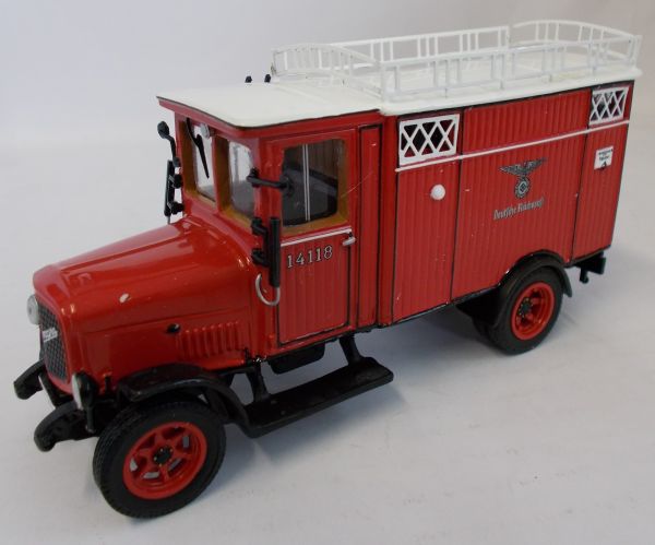 PRX010748 - BERGMANN Fourgon Deutsche Post red limited 1000 units - 1