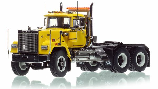 HHR138G-2 - MACK Superliner Heavy Spec with tandem axles Yellow - 1