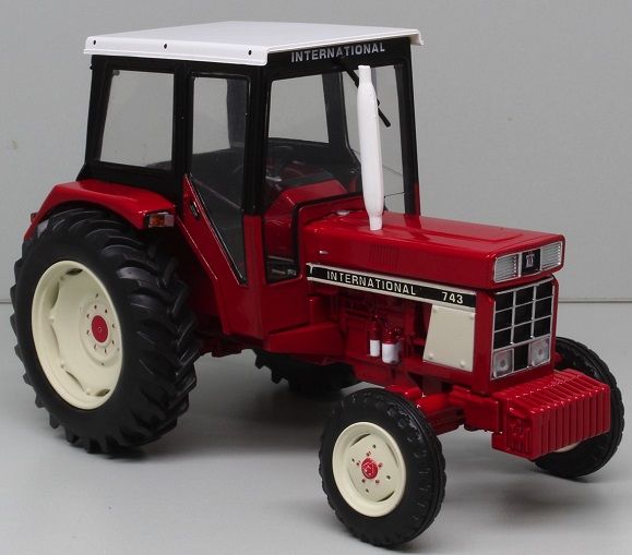 REP195 - INTERNATIONAL IH 743 with opening bonnet and removable weight - 1