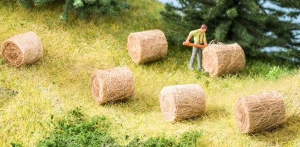 NOC07460 - 18 bales of hay - 1