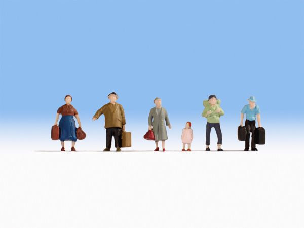 NOC18115 - Standing travelers - 1