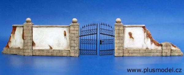 PLS007 - Model reduced of wall with metal gate dimensions 22 x 8 cm not paint not build - 1