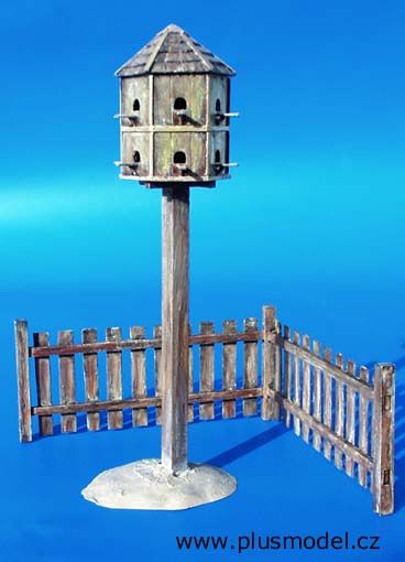 PLS015 - Model reduced of pigeonry with 2 fences not paint not build for diorama - 1