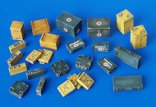 PLS4023 - Model reduced WW II german ammunition & medical containers not paint with stickers - 1