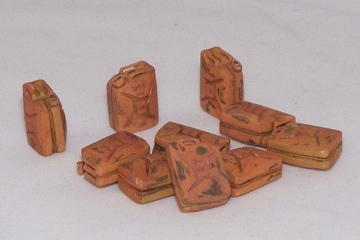 PLS416 - Model reduced of 10 burn out cans GB ww II not paint for diorama - 1